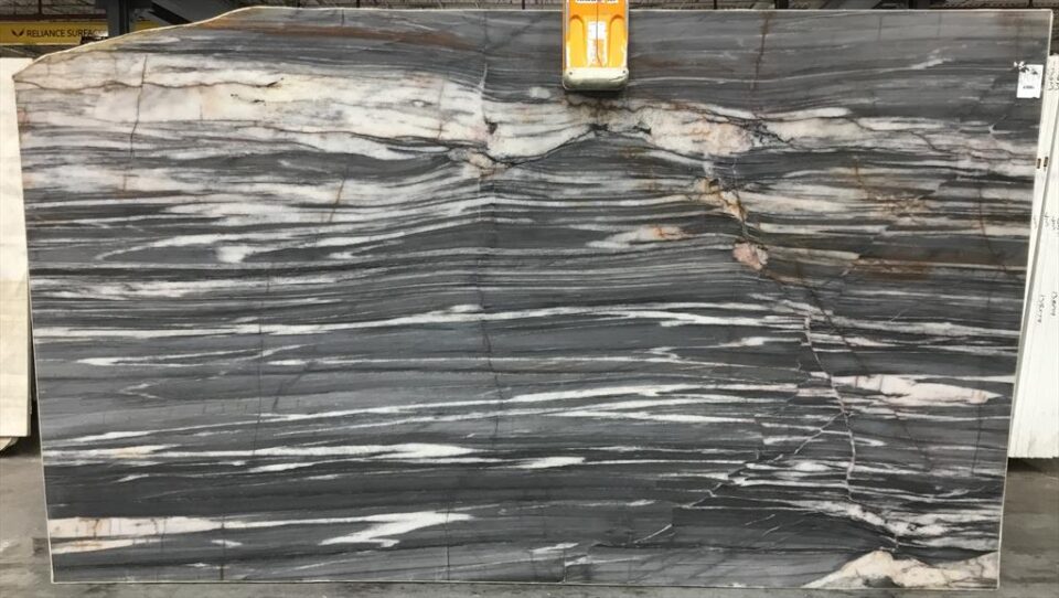 MIDNIGHT CRYSTAL - QUARTZITE
